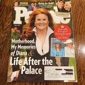 People Magazine - July 2021 - Sarah Fergie Ferguson - Blake Shelton Gwen Stefani